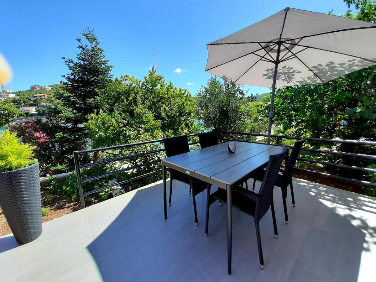 Apartments Petrovic Primosten Exterior photo