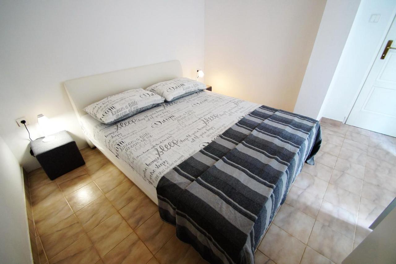 Apartments Petrovic Primosten Exterior photo