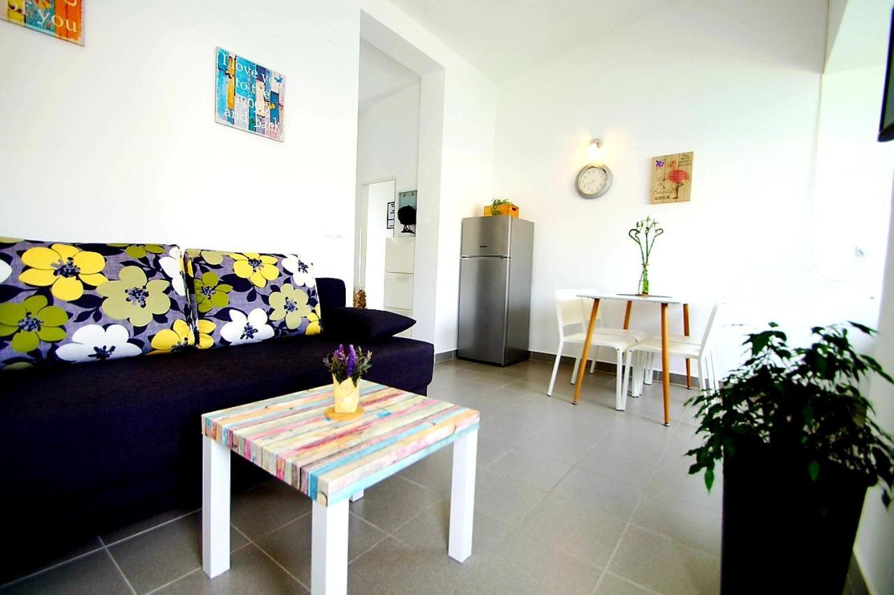 Apartments Petrovic Primosten Exterior photo