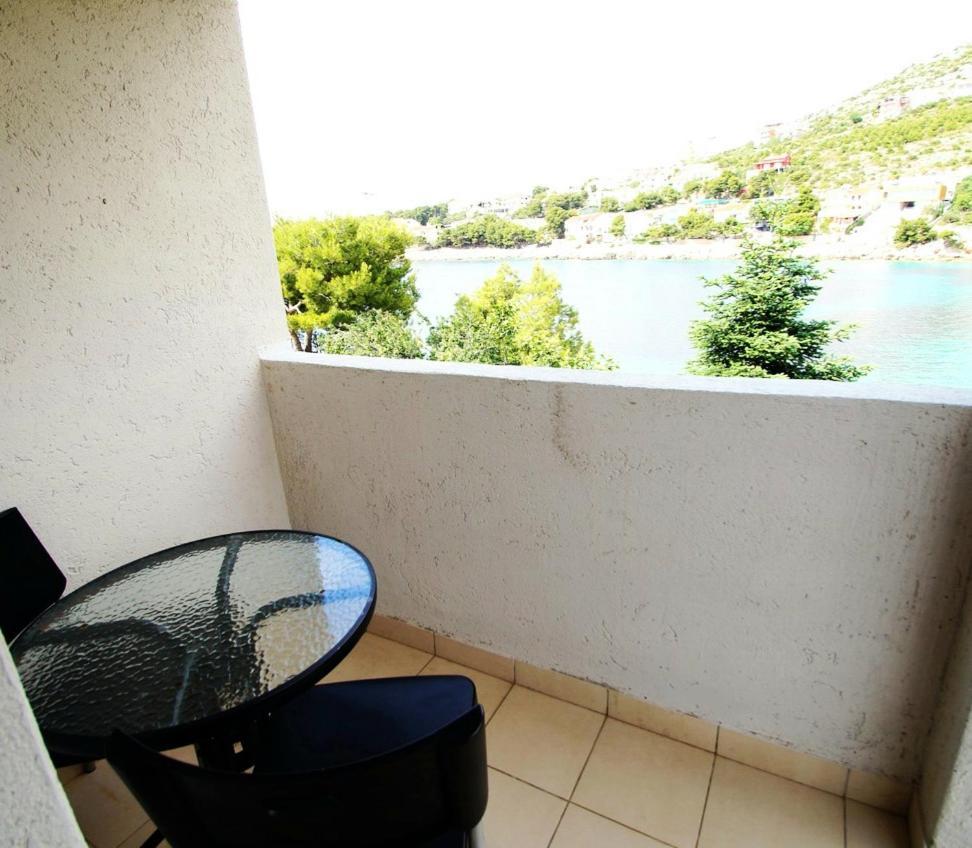 Apartments Petrovic Primosten Exterior photo