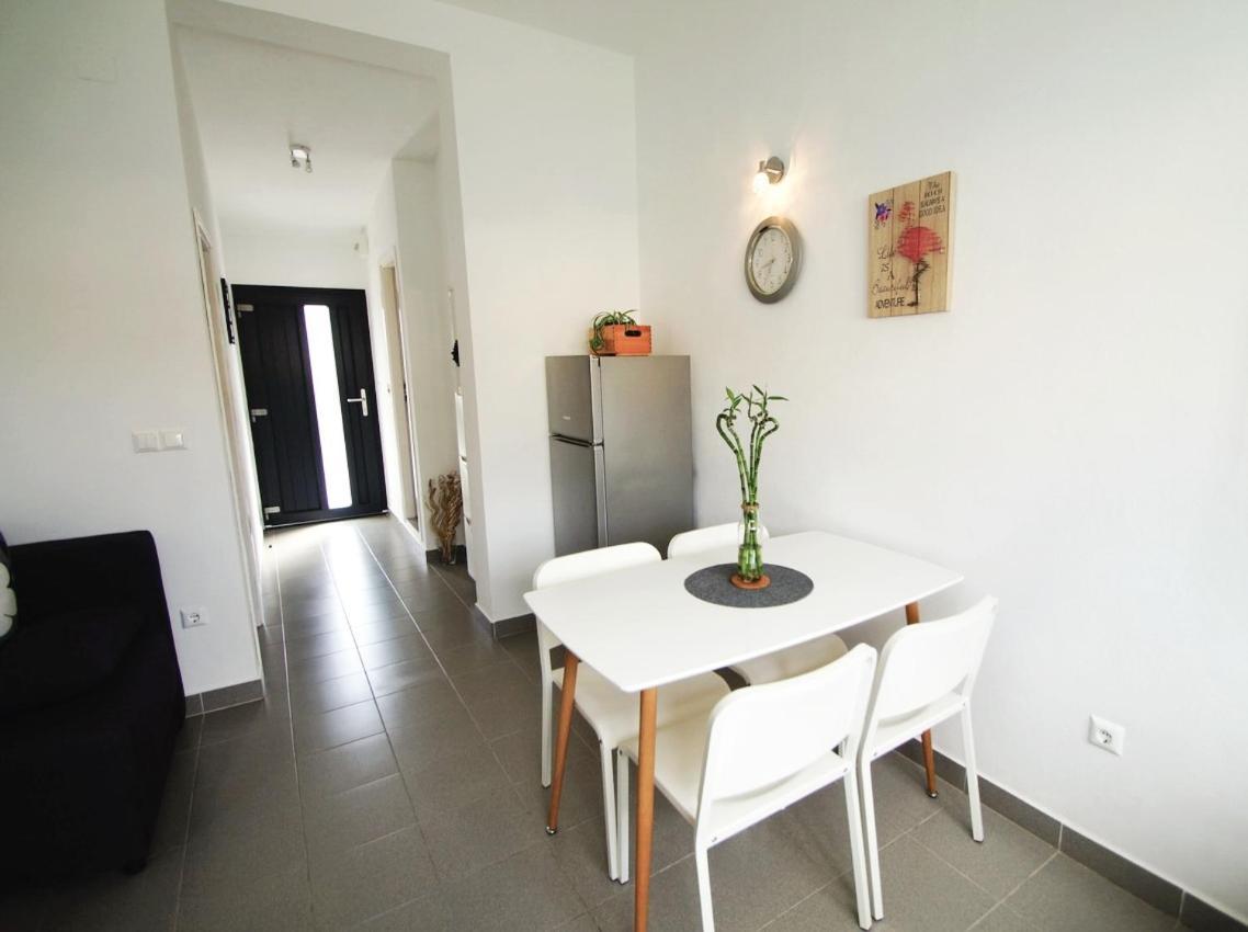 Apartments Petrovic Primosten Exterior photo
