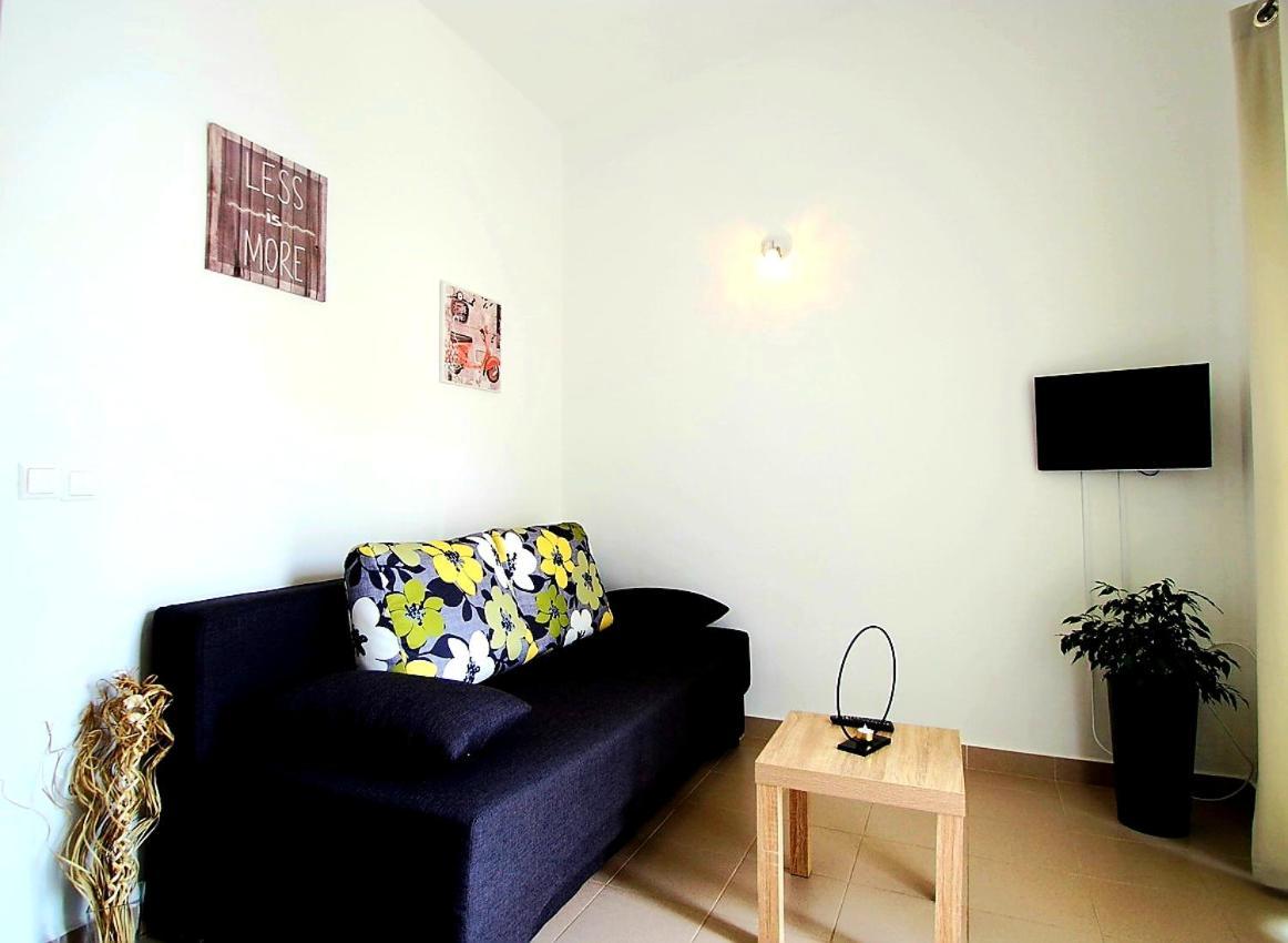 Apartments Petrovic Primosten Exterior photo