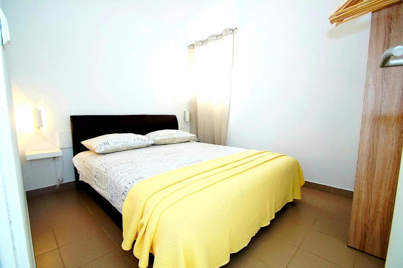 Apartments Petrovic Primosten Exterior photo