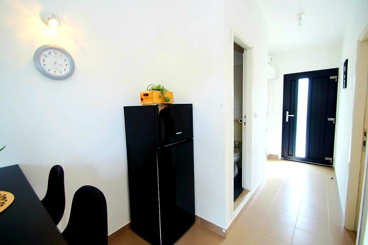 Apartments Petrovic Primosten Exterior photo